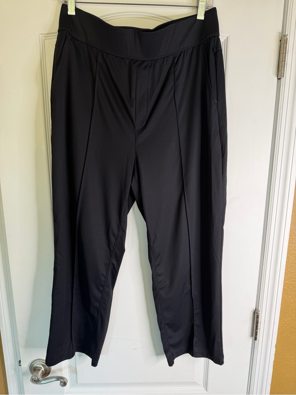 HALARA Black Petite Athletic Pull on Pants. Size L